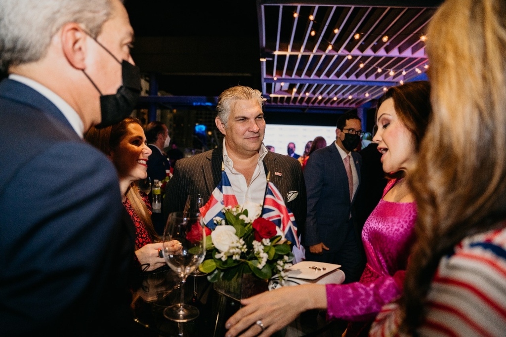 BritchamDR's tweet photo. Un placer compartir con todos nuestros miembros, socios y relacionados en una noche mágica que disfrutamos al máximo. ¡Por 34 años más!🎉 #BritchamDR

#BritchamEvents #BritchamExperience #34Aniversario #ChristmasTime
#Networking https://t.co/UXunqgNJus