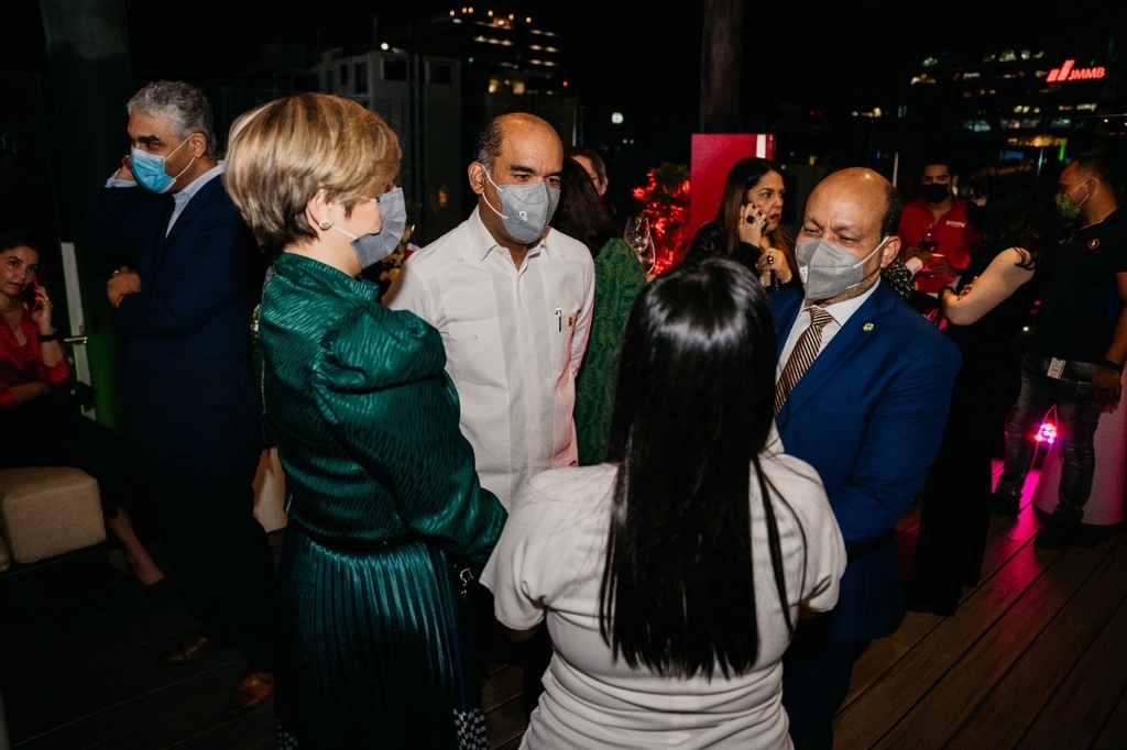 BritchamDR's tweet photo. Un placer compartir con todos nuestros miembros, socios y relacionados en una noche mágica que disfrutamos al máximo. ¡Por 34 años más!🎉 #BritchamDR

#BritchamEvents #BritchamExperience #34Aniversario #ChristmasTime
#Networking https://t.co/UXunqgNJus