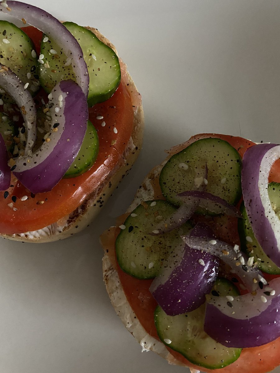 alwaysasksoph's tweet photo. the best bagels — topped with cream cheese, smoked salmon, tomato, cucumber, onion and everything but the bagel seasoning! xx #FoodieBeauty #Food https://t.co/YPSfFaudXQ