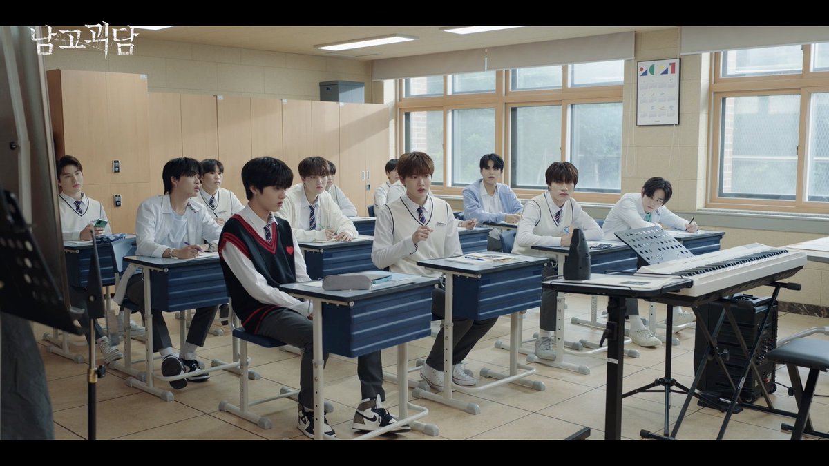 kilmdobby's tweet photo. Something wrong happening in the class and the tension between me and Junghwan became even more intense; This a still cut preview of the fourth episode that will be airing soon. Please stay tune! https://t.co/2mVoU8c3ju