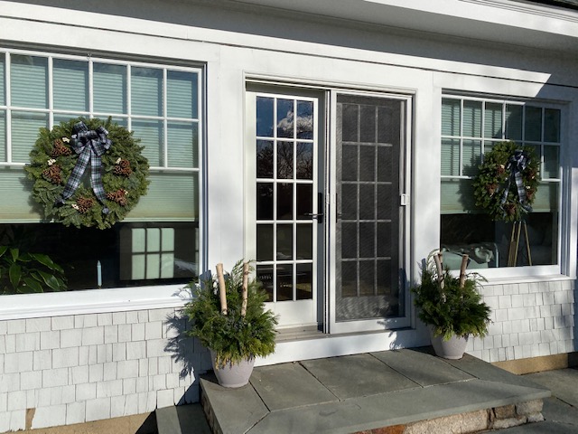 KehoeBetsy's tweet photo. It's Interior Tuesday! It's that festive time of year. How are you decorating and showing your holiday spirit? If you need any ideas on holiday interior or exterior design, ask The Kehoe Team. #it #interiortuesday #spirit #holiday #festive #decorate #wreaths #interior #exterior https://t.co/mXZHEHoJta