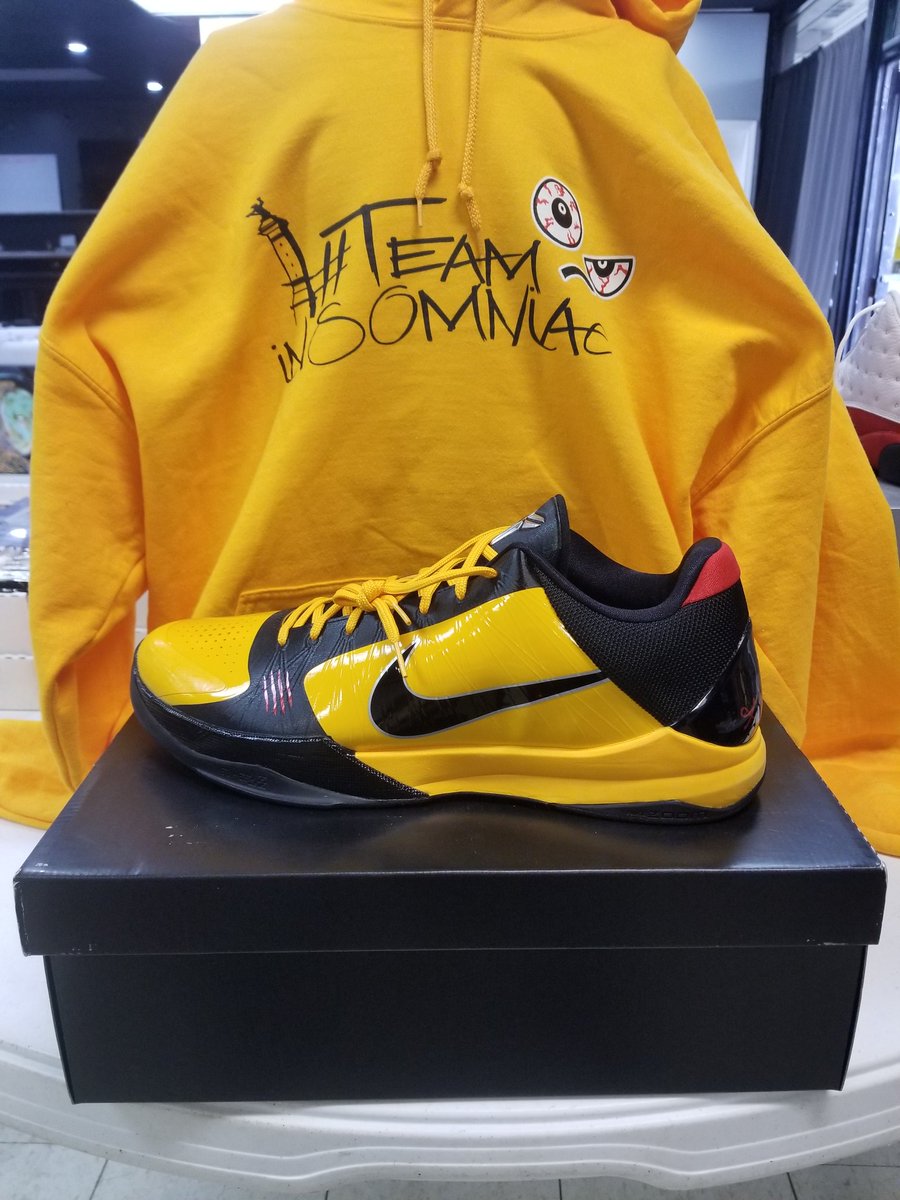 thekid_317's tweet photo. Who in the @NBA needs these sz 18 Kobe Bryant Bruce Lee Protros? NIB https://t.co/2w89wE1IqC