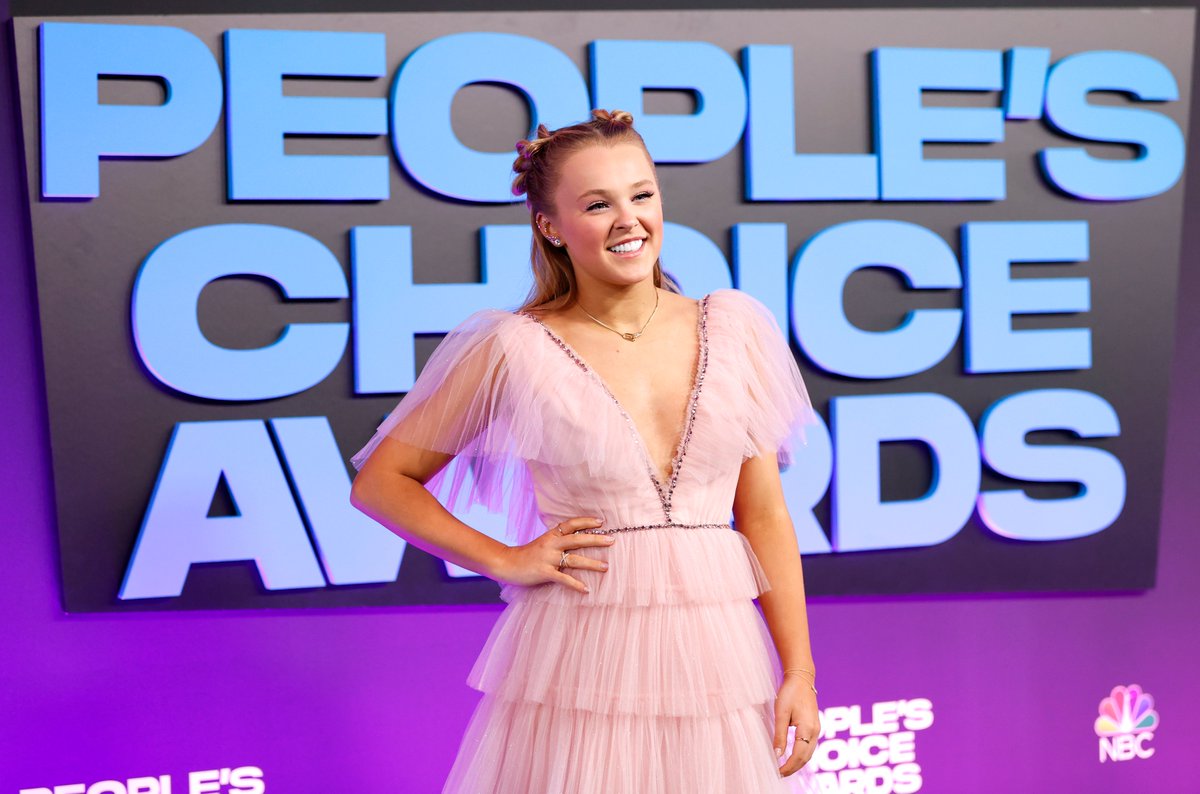 princess polly baby blue dress JoJo Siwa looks like a literal princess on the #PCAs red carpet.💜 (📷:  Getty)