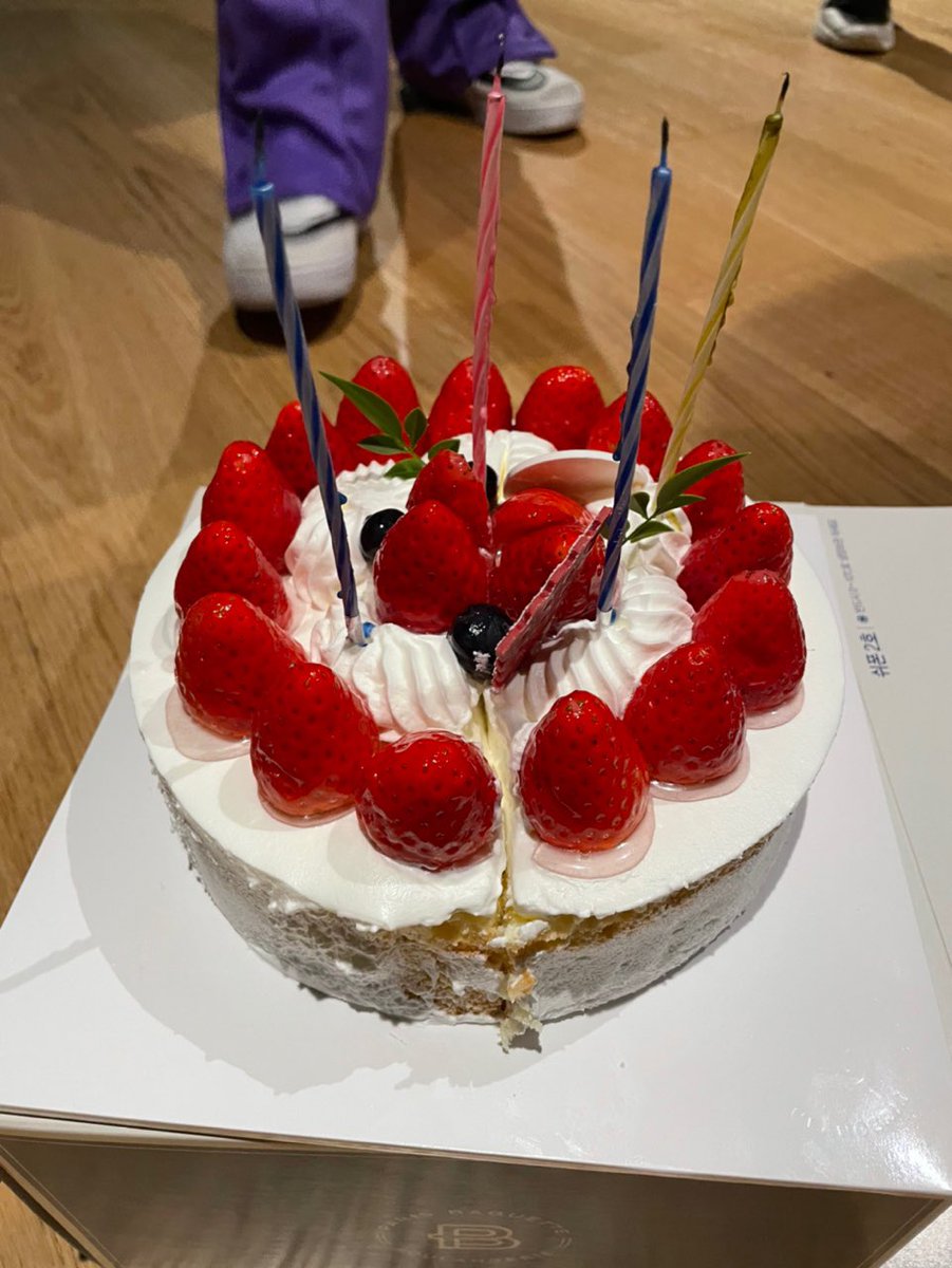 kilmdobby's tweet photo. Yesterday after the practice was over, the members made me cry... hiks.. I was touched, really. Now that I'm seeing the pictures I took that time, I felt the happiness again. As expected, our members are the best. Let me give each one of you a hug! 🥺 https://t.co/1RaBlH1R1U