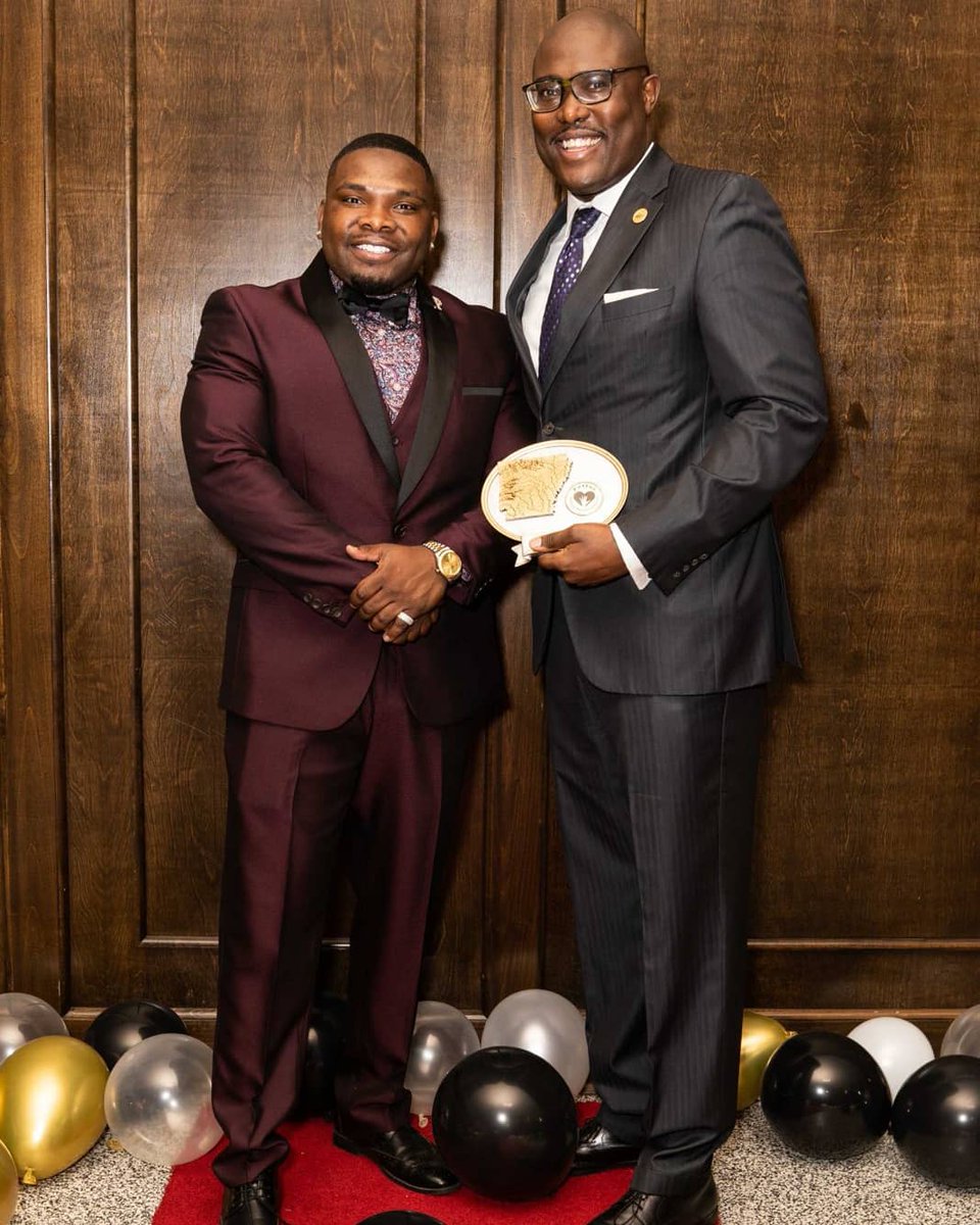 KrisP__'s tweet photo. I want to take this time to thank this outstanding man, Mayor @FrankScottJr . The Pettus Helping Hand Foundation truly  appreciate everything you have done for our beauty city of Little Rock, Arkansas.  Keep up all the hard work and God Bless https://t.co/LnmmIG2xD3