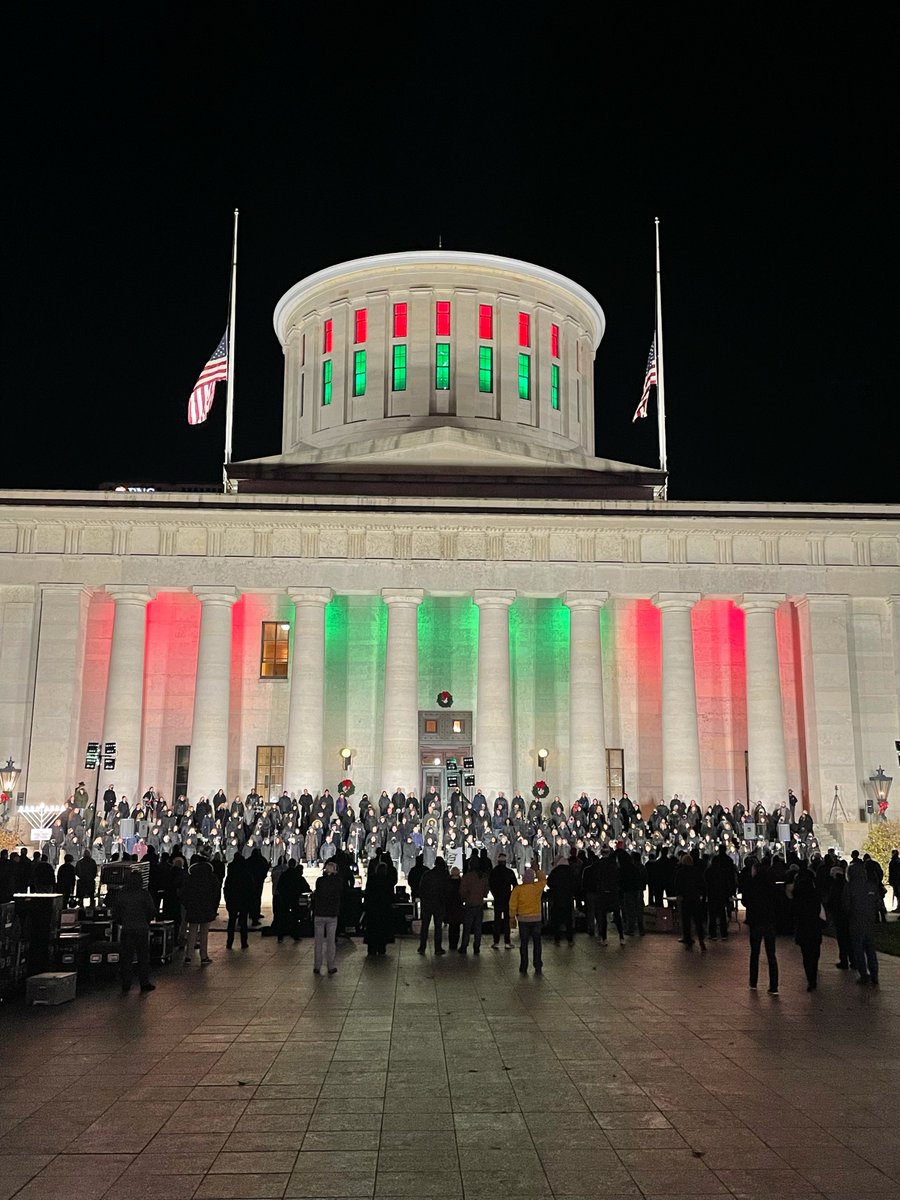 harmonycolumbus's tweet photo. Thank you to everyone who helped make our pop-up concert to culminate the fall campaign, InHarmony, a success! It was a JOY to be back together in Columbus, singing together as ONE at the @OhioStatehouse. 

#614Events #Columbus #InHarmony https://t.co/seD6DofyPm