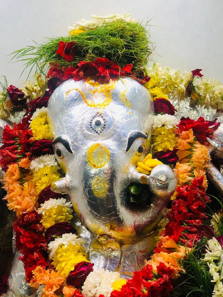alokKum2021's tweet photo. 🙏🏻🙏🏻🌸आज के मंगला आरती दर्शन श्री मोटा गणेश जी के पोस्ता धाम कोलकता से 🌸🙏🏻🙏🏻 https://t.co/dapaZXcJWn