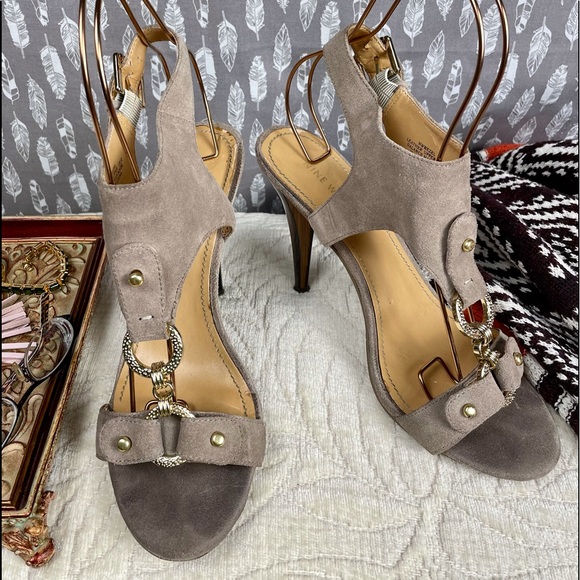 Manique04229693's tweet photo. So good I had to share! Check out all the items I'm loving on @Poshmarkapp from @JenniPeaden @OkayMariahhh #poshmark #fashion #style #shopmycloset #gbgiannibiniforjuniors #ninewest #americaneagleoutfitters: https://t.co/S0xlcr8yFt https://t.co/RxvgvPmTtK
