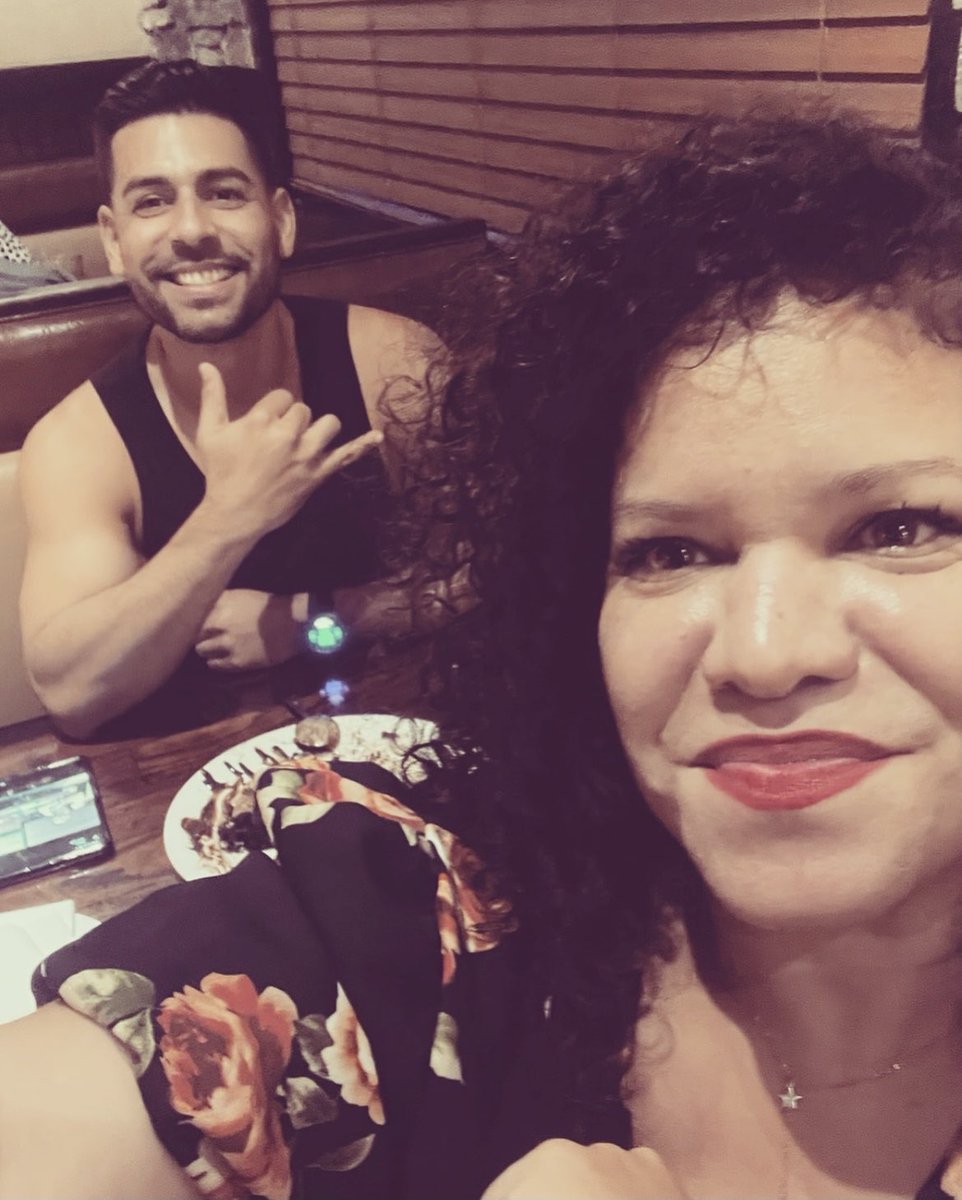 TitaGuilliani's tweet photo. Quality time con @nelsondelvalle #postreando #amigos #felicidad 🎉💖🤤 https://t.co/pscEnXWtMo