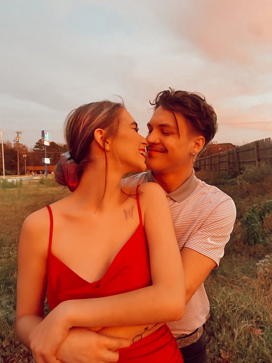 bpate_13's tweet photo. Happy 1 year to my favorite human! I love you <3 https://t.co/58M2B6BoFS