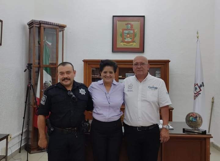 CBP_Colima's tweet photo. El día de hoy @Carmen Virgen, Encargada del despacho de la #ComisionBusqueda de Personas  de #Colima, 🔍estrechó lazos para trabajar en coordinación con el municipio de Comala. 🤝 https://t.co/THNwuAKuMz