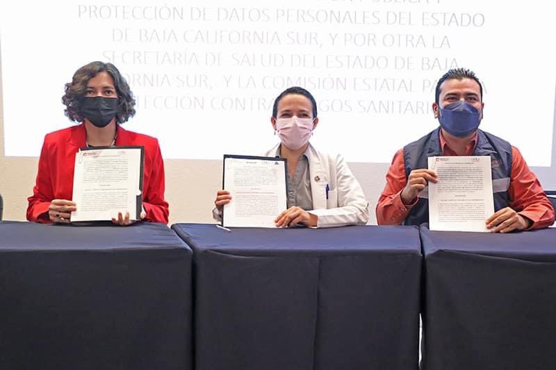 GobBCS's tweet photo. Para fortalecer la rendición de cuentas a la sociedad, la Secretaría de Salud y la Comisión Estatal para la Protección contra Riesgos Sanitarios, firmaron un convenio con el Instituto de Transparencia,Acceso a la Información Pública y Protección de Datos Personales #ITAIBCS.(1/2) https://t.co/F16NeQAOqb