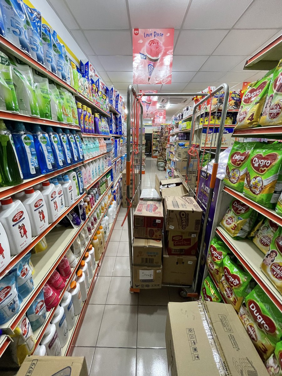 apezkhu's tweet photo. Tak speedmart la kalau tak de kotak tiba-tiba block tengah laluan 🤙🏼 https://t.co/eyZWZ71t4z