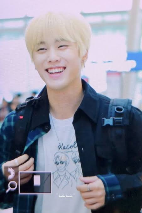 kvmnayu's tweet photo. Finalmente!!! 

Decidi abrir uma pesquisa pra saber se realmente vendo essa camiseta linda de Kecob que eu me orgulho muito de ter!.

Caso você goste de TBZ, do Kevin, do Jacob e de Moonbae essa é pra você! 

Por favor respondam ao formulário. 

https://t.co/AkYEpdHdCr https://t.co/HYldFl8DuF