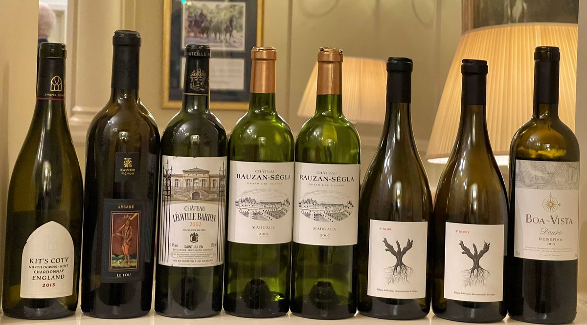 WOTWIUk's tweet photo. Another Tuesday night in the #cavalryandguardsclub 

#chardonnay 🇬🇧13
#grenacha 🇫🇷 multi vintage
#bordeauxblend 🇫🇷 02 - 07
#tempranillo 🇪🇸11 
#douroblend 🇵🇹 15 

🍇
🍇
🍇
#sommtuga🇵🇹 #sommlierlige #wine #vin #vinho #vino #wein #вино             #葡萄酒 https://t.co/23AgSjU5BY