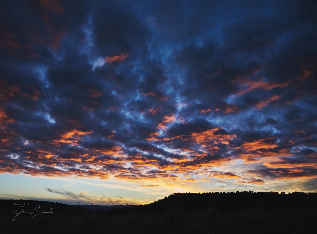 drumshaman's tweet photo. A subtle yet beautiful sunset over Durango this evening.
1/400 sec at f/4, 24mm, ISO 200
Nikon Z 5 + Nikkor Z 24-70mm f/4 S
#NikonZ5 #Sunset #SunsetLover #Durango #CaptureOnePro21 https://t.co/NGgenMhLZC