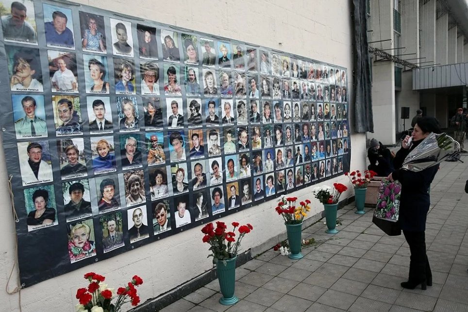 Список погибших в москве во время теракта. Норд-ОСТ теракт на Дубровке. Теракт на Дубровке Норд ОСТ 2002.