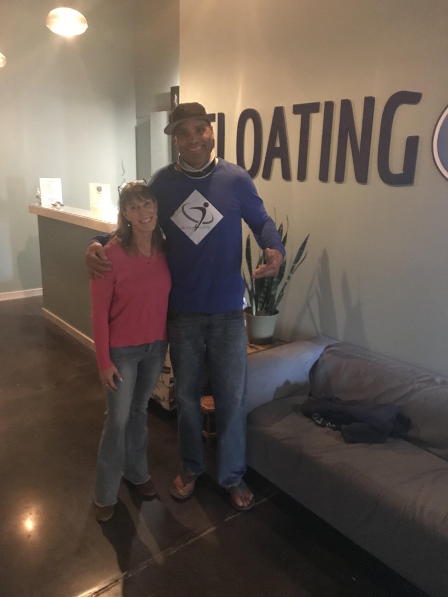 Floating_KC's tweet photo. The KC Legend, 4 Time Pro Bowler, and College Football hall of fame Art Still swung by Floating KC today for his Floatation Therapy, when are you stopping by? Book Online at

 https://t.co/LpwxZs3rw5 https://t.co/jTCNRRpH6l