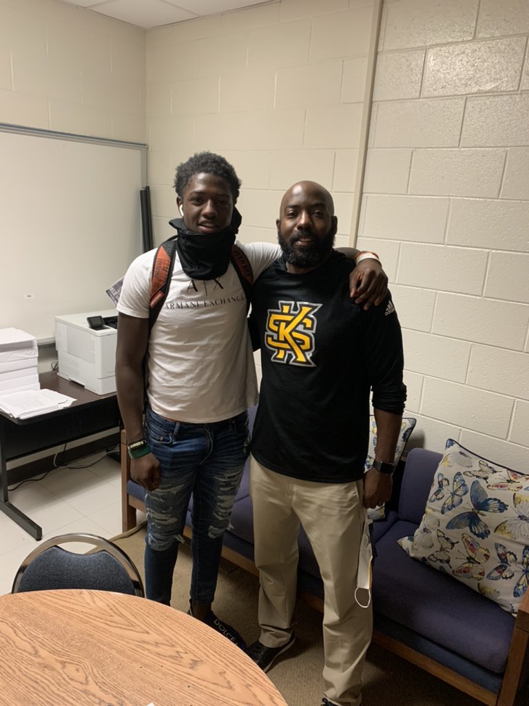 Thank You <a href="/CoachOssieB/">Ossie Buchannon</a> for stoping by <a href="/HHS_Conyers/">Heritage HS-Conyers</a> to check on our boy <a href="/AdrianMaddox_/">ᴀᴍ¹⁴ ✞</a> !!!!
@patriots_hhs <a href="/RecruitGeorgia/">Recruit Georgia</a> <a href="/kennesawstfb/">Kennesaw State Football</a>