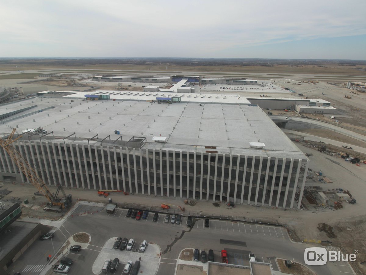 BuildKCI's tweet photo. Precast concrete is complete on the 6,100+-space parking garage at the @KCIAirport New Terminal! 4,373 pieces of precast concrete pieces were used. Many thanks to @JEDunn for their hard work and dedication. @KCIEdgemoor
#BuildKCI #KC #Video 
https://t.co/IynKBCn8od https://t.co/sNFeMvTxTC