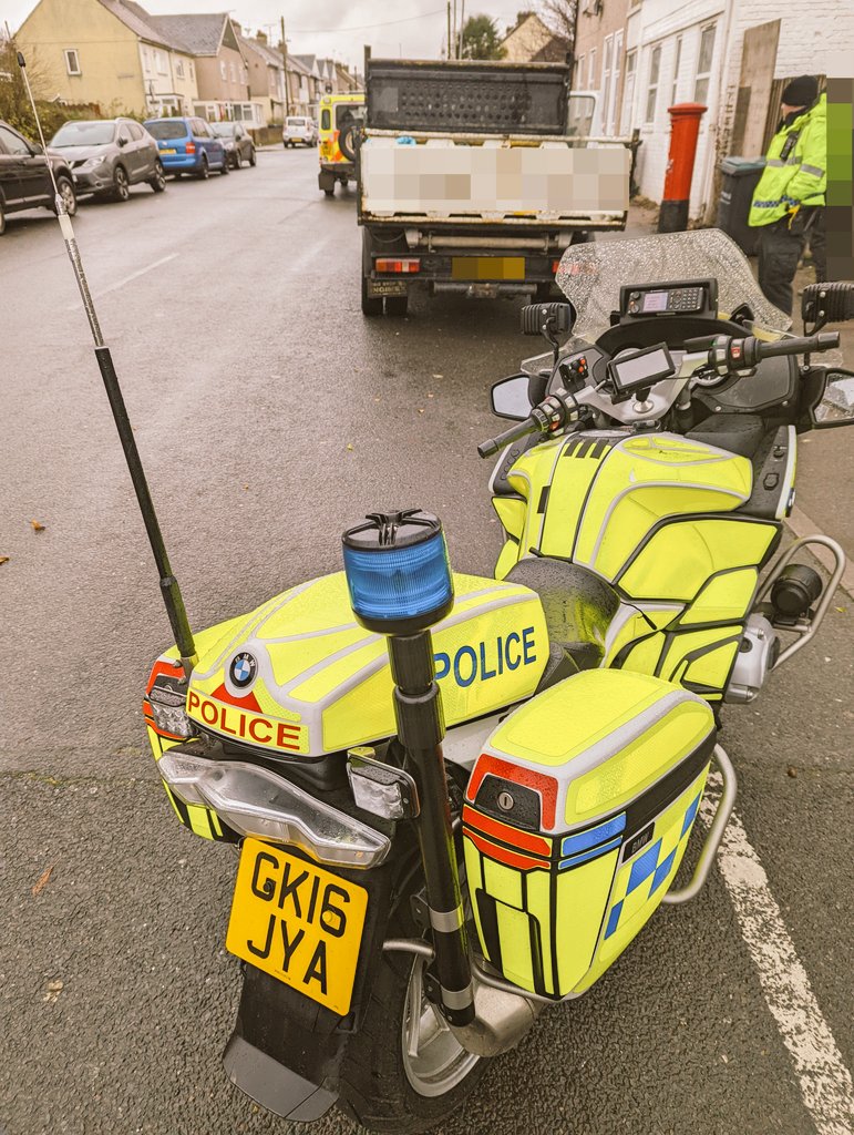 KentPoliceRural's tweet photo. 2 for 2 today on #OpAssist with another Transit Flatbed seized as we believe it's identity to be suspicious. Over to our vehicle examiners to work their magic. NL #VehicleCrime https://t.co/NA3hJvkPZj