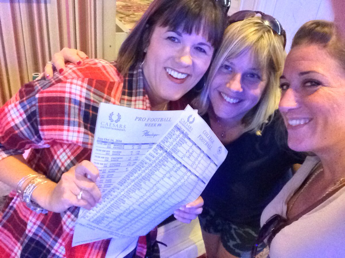 jenhuelsebusch's tweet photo. Favorite @FlamingoVegas memory! #75YearsofFab #sweepstakes https://t.co/2jXp59Movw