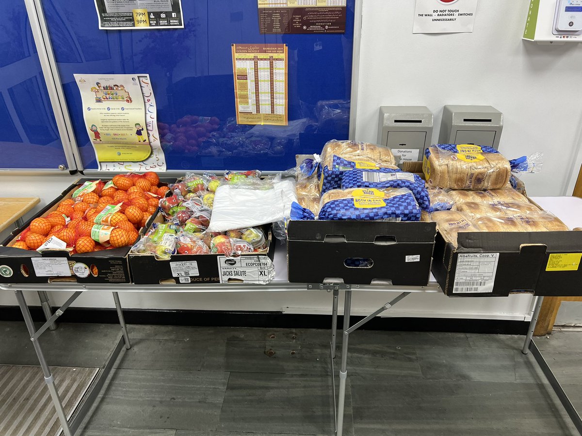 ArmyOfKindness2's tweet photo. Busy tonight, over 300 hot food meals provided &amp; groceries for needy families. Thanks to food sponsers @AlKhairUK and @WeActTogether. Thanks to @aspire2inspirec &amp; @rochdale_cw for groceries including toiletries that we gave out, nice to see Gran and kids our senior volunteers.🌲 https://t.co/wHRtQzIsJv