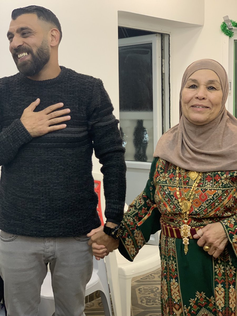 shathahammad4's tweet photo. ألماظة ونجلها جهاد حماد في إطار صورة لأول مرة بعد 17 عاماً من الفراق. https://t.co/YVw94O82CG