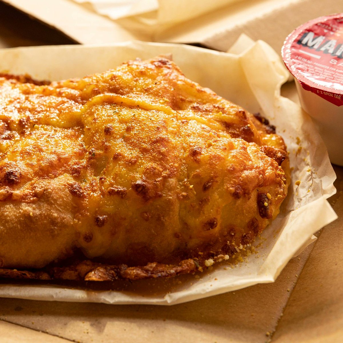 DominosRD's tweet photo. ¿Quién dijo picante? 👀 Aquí le traemos el #StuffedCheesyBread con bacon y jalapeño para esos que aman el picante. 🤤

Ordena en https://t.co/nKeBXzlYCq o en tu DominosApp.
L-V: Delivery hasta las 10pm. / Para recoger 11am-10pm.
S-D: Para recoger hasta las 10pm.

#DominosRD https://t.co/79zjwAKfrP