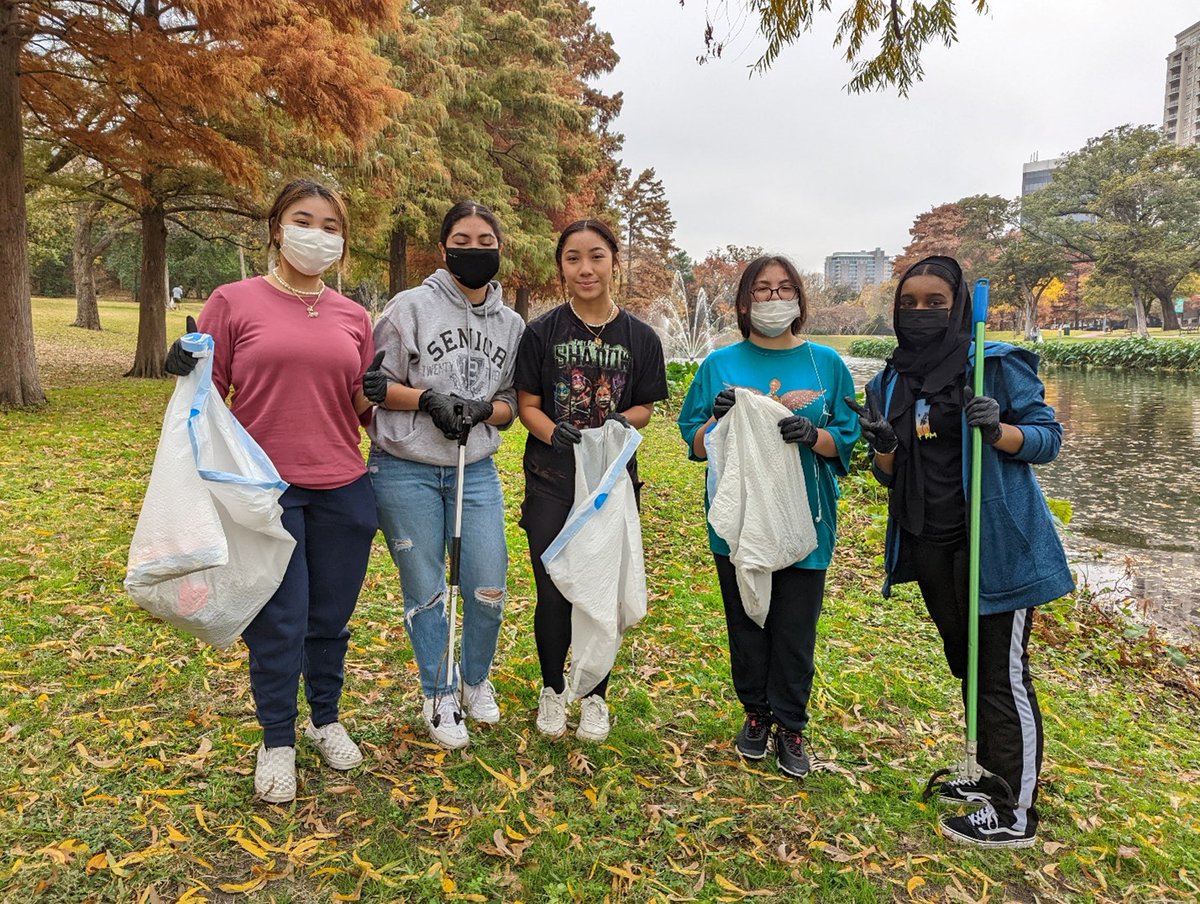 TCAtexas's tweet photo. This weekend, our amazing TCA volunteers partnered with @TurtleCreekPrk and Patagonia Dallas to remove 300 pounds of #microlitter from local watersheds! Our next cleanup is on Saturday, 12/18 at L.B. Houston Park. Help us make a difference for Texans big and small. 💚 https://t.co/Cpv74D48Yv