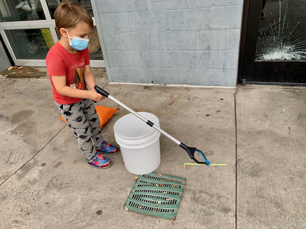 TCAtexas's tweet photo. This weekend, our amazing TCA volunteers partnered with @TurtleCreekPrk and Patagonia Dallas to remove 300 pounds of #microlitter from local watersheds! Our next cleanup is on Saturday, 12/18 at L.B. Houston Park. Help us make a difference for Texans big and small. 💚 https://t.co/Cpv74D48Yv
