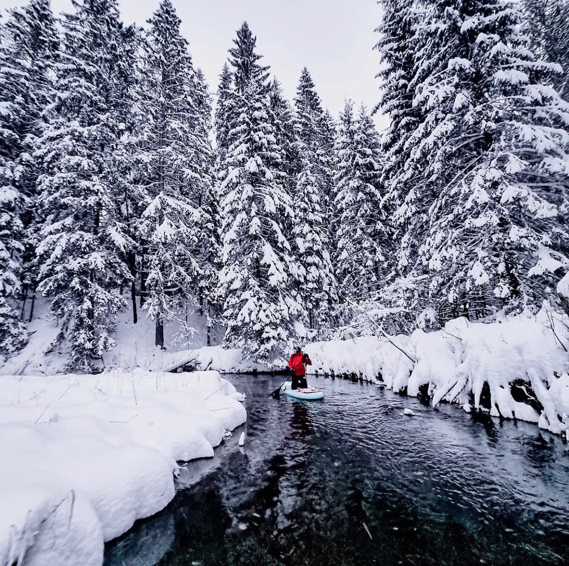 aquamarinasup's tweet photo. Zero degrees? Sounds like SUP weather to me ✌🏻. Instagrammer @dk_ok369 and co. braces the cold for a mid-hike SUP break ❄️ #wonderis_allaround #sup #paddleboarding #winter #snow https://t.co/VsLI1uHQN6
