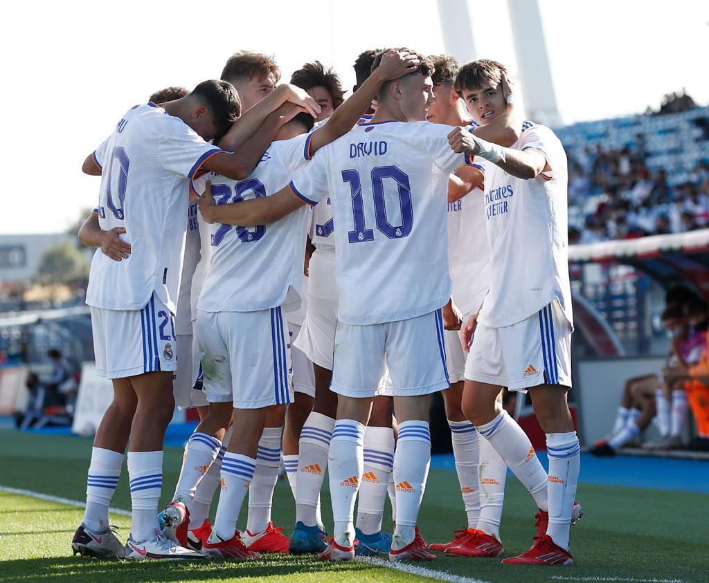 HernanPerezCu's tweet photo. Feliz por este primer objetivo que han conseguido estos jugadores en la @UEFAYouthLeague.

Queda mucho por delante y hay que perseguir todos los retos que se presenten. La meta es seguir mejorando.

#LaFábrica
#UYL https://t.co/tSWWac2hUV