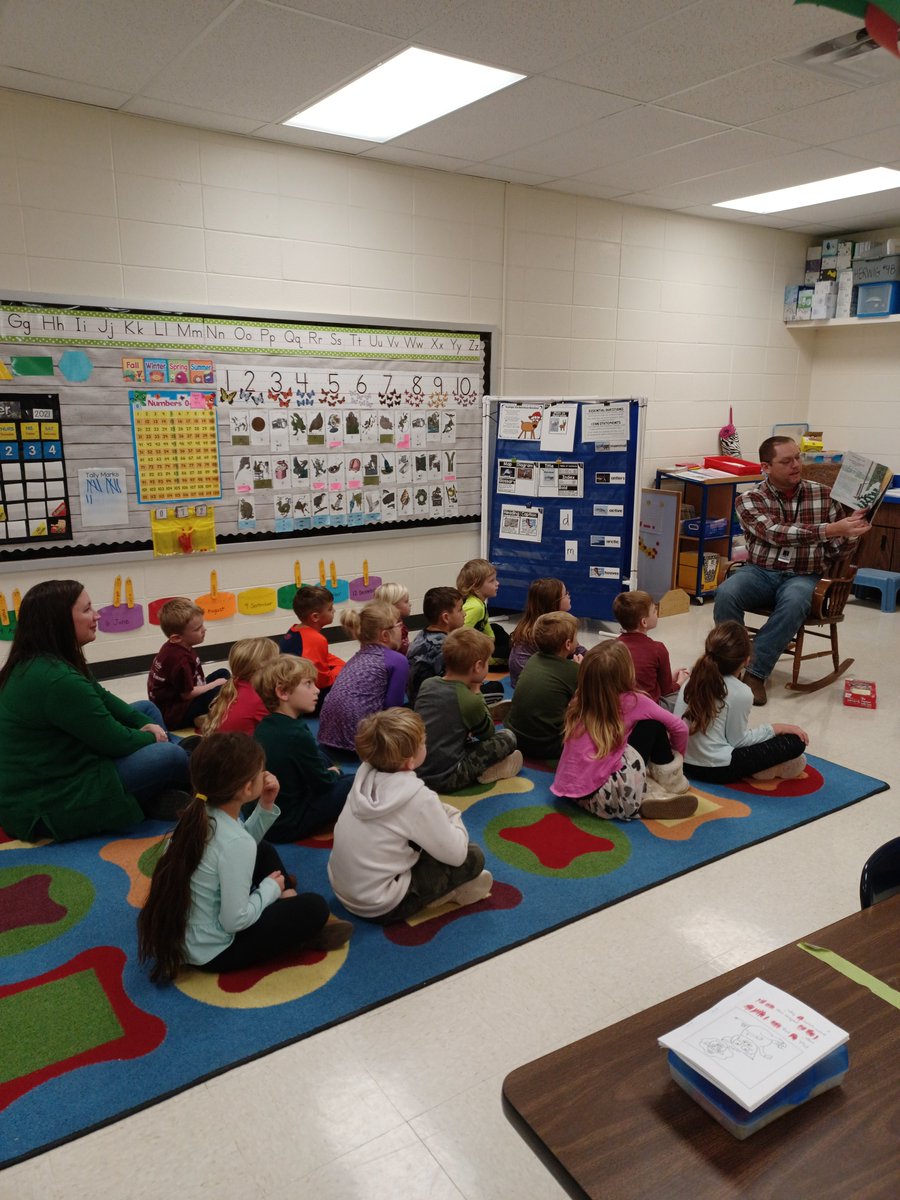 CCR2_Supt's tweet photo. Had an absolute great time visiting @CubaElementary Kindergarten classes this morning.  We read Turkey Christmas and shared candy canes.  #MerryChristmas #WildcatPride https://t.co/R9J4DIG1UV