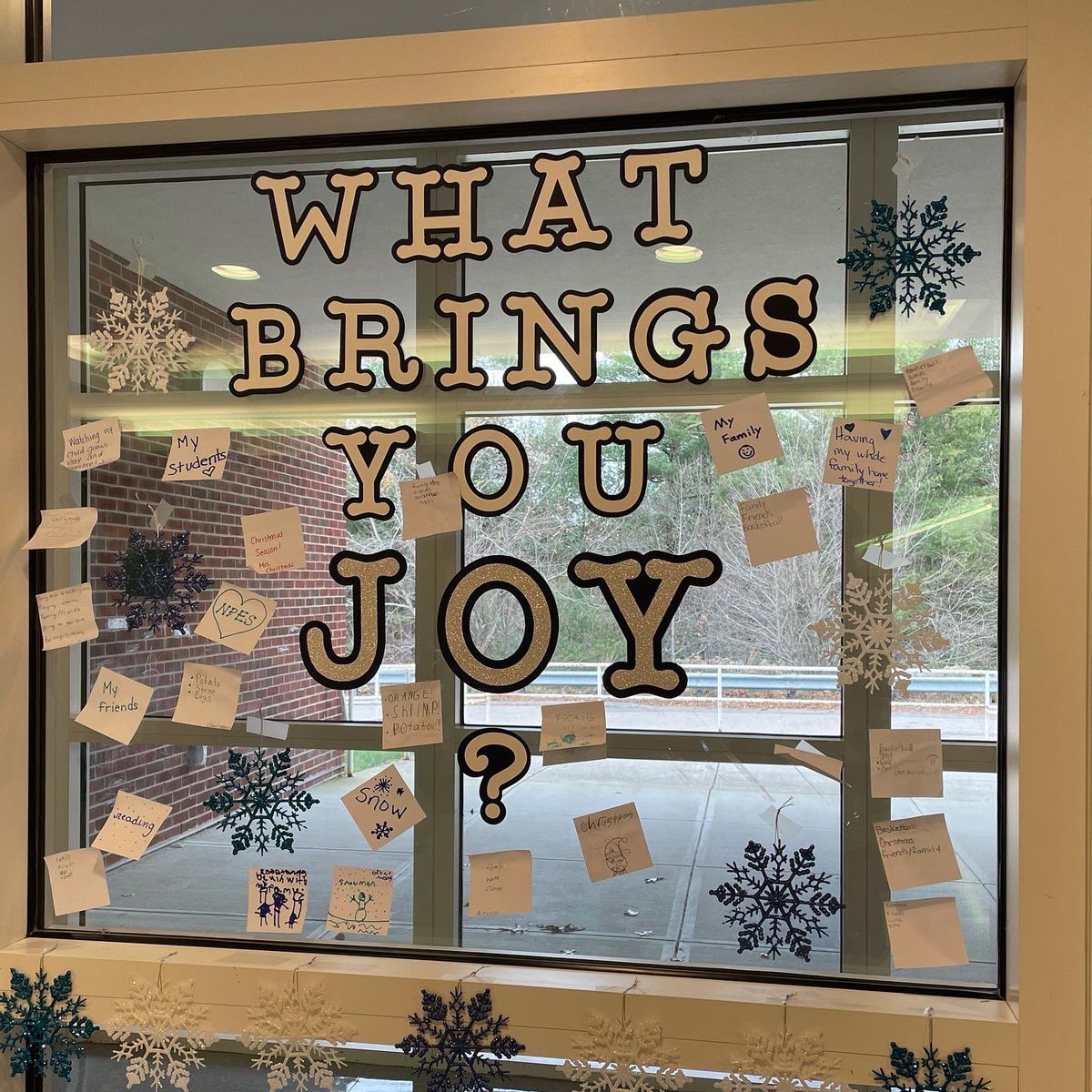 PemSch_news's tweet photo. The #WallsOfOurHalls…. What brings you joy? #TitanPride #JoyfulSeason https://t.co/xxpb9jRYJl