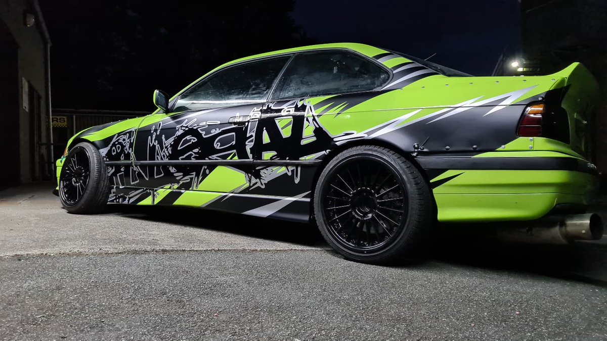 dsignstudio1992's tweet photo. This loud BMW 318 e36 arrived in a very over powering green, but with the use of @metamarkuk #M7 gloss and matt black with a silver edge detail this car is now a looker π
@illegal_e36 #dsignstudio #MilfordHaven #pembrokeshire #vehiclegraphics #driftcar https://t.co/VpATDhPfhb