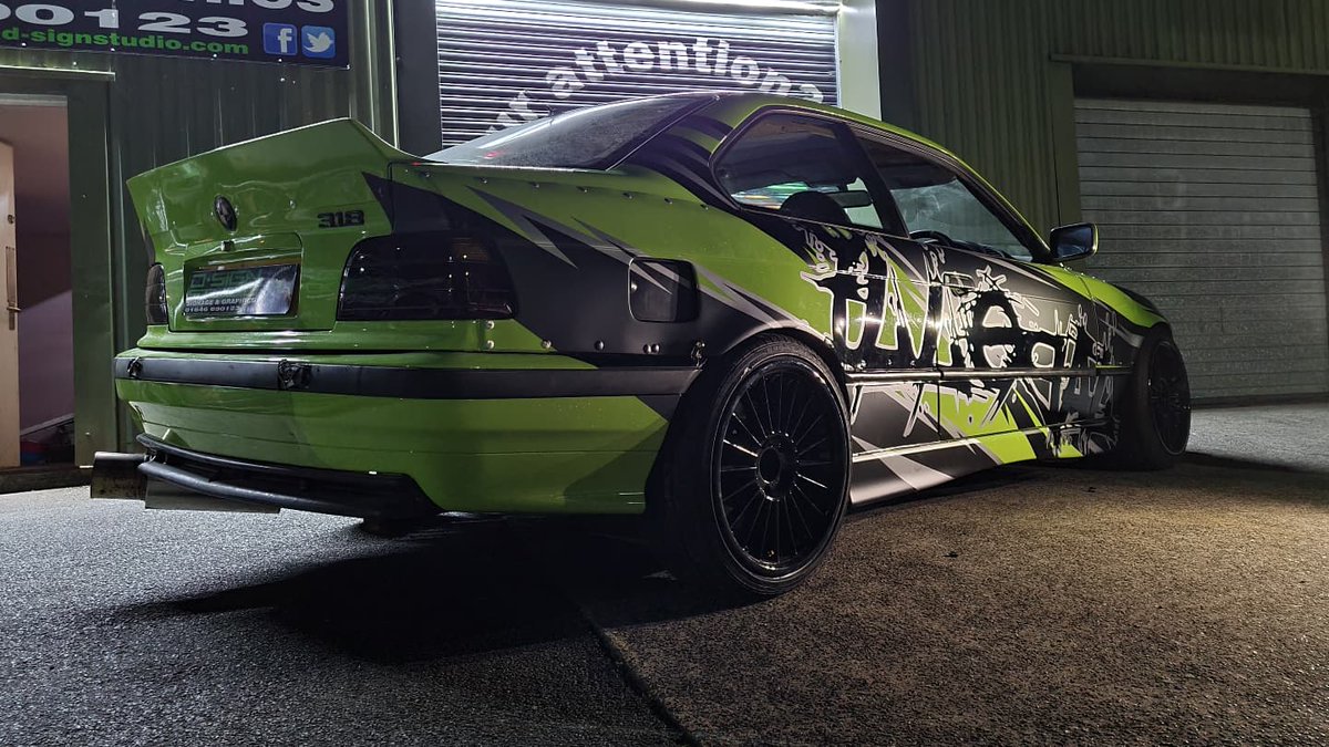 dsignstudio1992's tweet photo. This loud BMW 318 e36 arrived in a very over powering green, but with the use of @metamarkuk #M7 gloss and matt black with a silver edge detail this car is now a looker π
@illegal_e36 #dsignstudio #MilfordHaven #pembrokeshire #vehiclegraphics #driftcar https://t.co/VpATDhPfhb