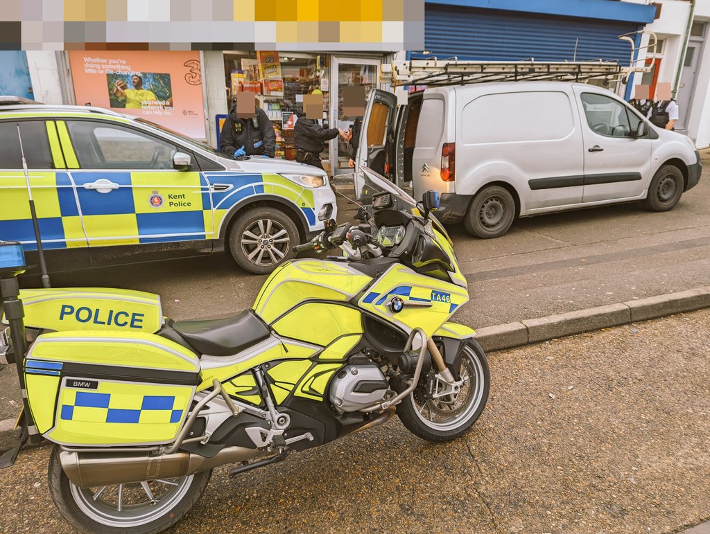 KentPoliceRural's tweet photo. #OpAssist today working alongside @graveshambc @CleanerDartford @EnvAgencySE #WasteCrimeTeams tackling Illegal carrying of waste & flytipping activity. NL
🚨 Multiple vehicles stopped & searched
🚨 Production notices issued
🚨 2 suspected stolen vehicles seized https://t.co/MUKFqYhSXn