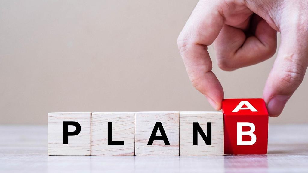 هل مشروع قانون #القوات_اللبنانية برفع السرية المصرفية لمدة سنة ليطير التدقيق المالي الجنائي خطة مدروسة أم غباء سياسي؟ 
هل مشروع قانون الكابتل كونترول المرفوع من لجنة الإدارة والعدل التي يرأسها عدوان دون رفع قانون إستعادة الأموال المحولة للخارج غباء أو طبخة؟ 
بلش يدوب الثلج ✋