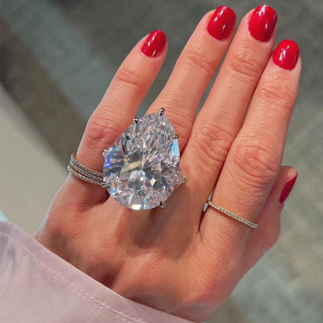 10 Carat Diamond Ring Designed by Bez Ambar: The Best Prices for the Best  Quality | 10 carat diamond ring, Engagement earrings, Beautiful wedding  rings