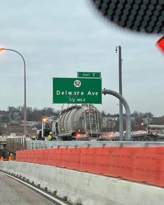 kfrancks's tweet photo. Dear #deldot. If you don’t know how to spell the name of the state you support, maybe move out. SMH. 

Brand new sign and no one noticed!  Idiots. https://t.co/TN6f7YgrRc