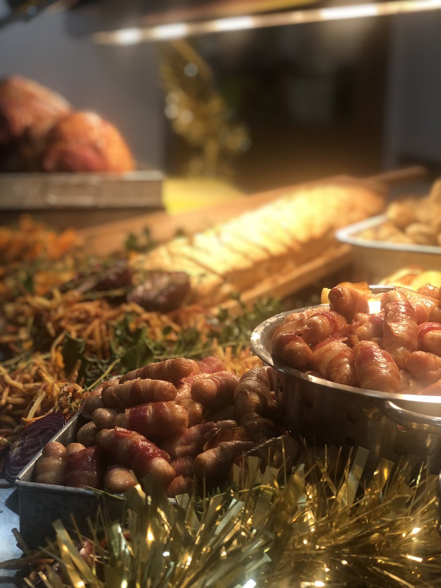 HHGchambers's tweet image. Another school another Christmas dinner, this time boarders at Wycliffe. Got to love making food look and taste amazing. #freshfood #ChristmasDinner #holroydhowe #independantschools