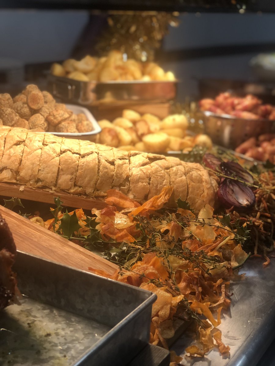 HHGchambers's tweet image. Another school another Christmas dinner, this time boarders at Wycliffe. Got to love making food look and taste amazing. #freshfood #ChristmasDinner #holroydhowe #independantschools
