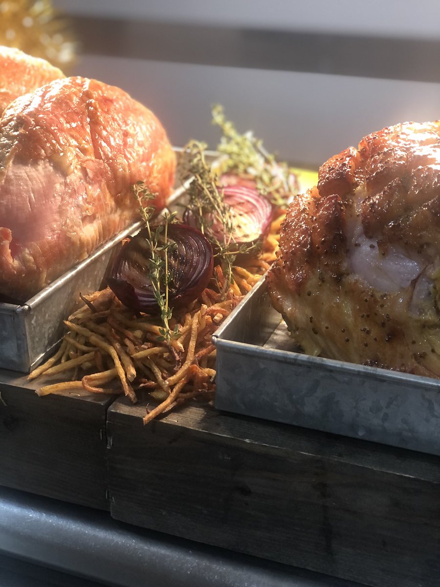 HHGchambers's tweet image. Another school another Christmas dinner, this time boarders at Wycliffe. Got to love making food look and taste amazing. #freshfood #ChristmasDinner #holroydhowe #independantschools