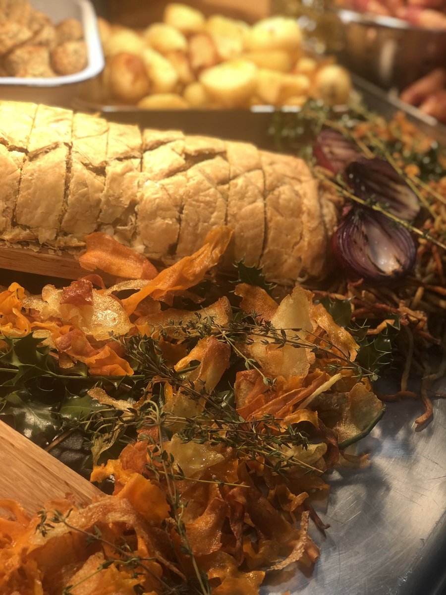 HHGchambers's tweet image. Another school another Christmas dinner, this time boarders at Wycliffe. Got to love making food look and taste amazing. #freshfood #ChristmasDinner #holroydhowe #independantschools