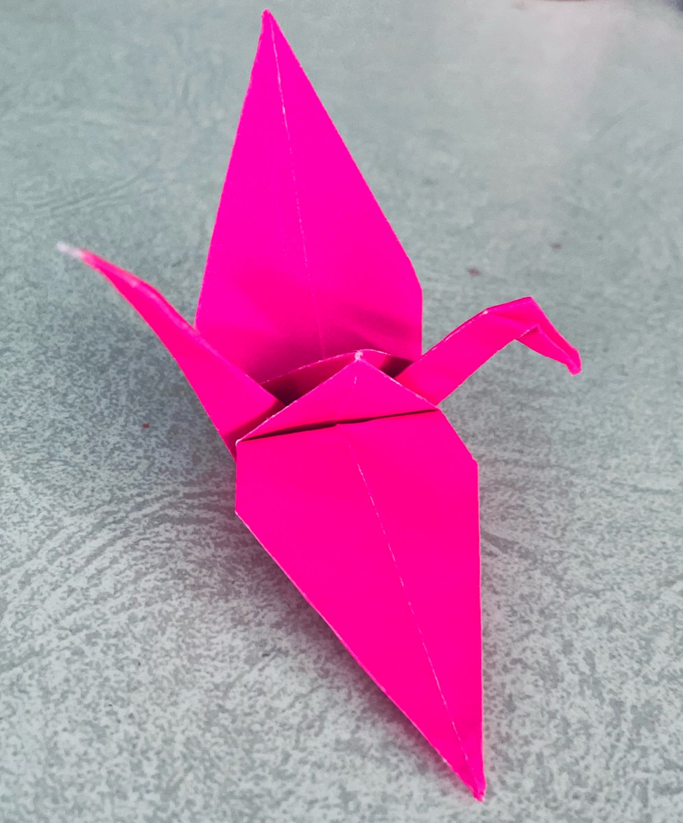 MmeAuger's tweet photo. Les élèves de 6e année ont fait de l’origami aujourd’hui. On étudiait sur le Japon. @AssisiOCSB #ocsbfsl #ocsbarts https://t.co/w3GPD17KQ5