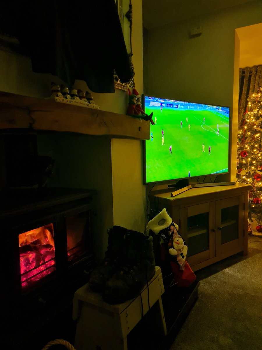 GarethD21708747's tweet photo. #boots drying by the fire #LFC on the box, chilling with the kids watching the game love it https://t.co/utCj0PwiE0