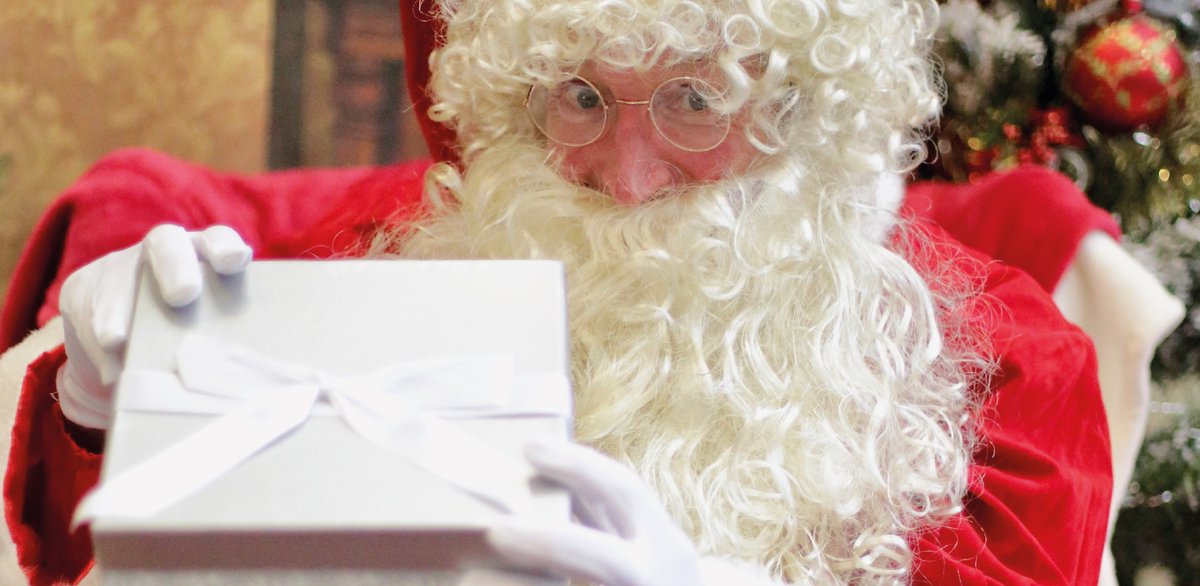 virtualsantaelf's tweet photo. What's in the box? Just for fun, best answers in the comments please! 
#ChristmasFun #BestCommentWins https://t.co/fxYAclFOo4