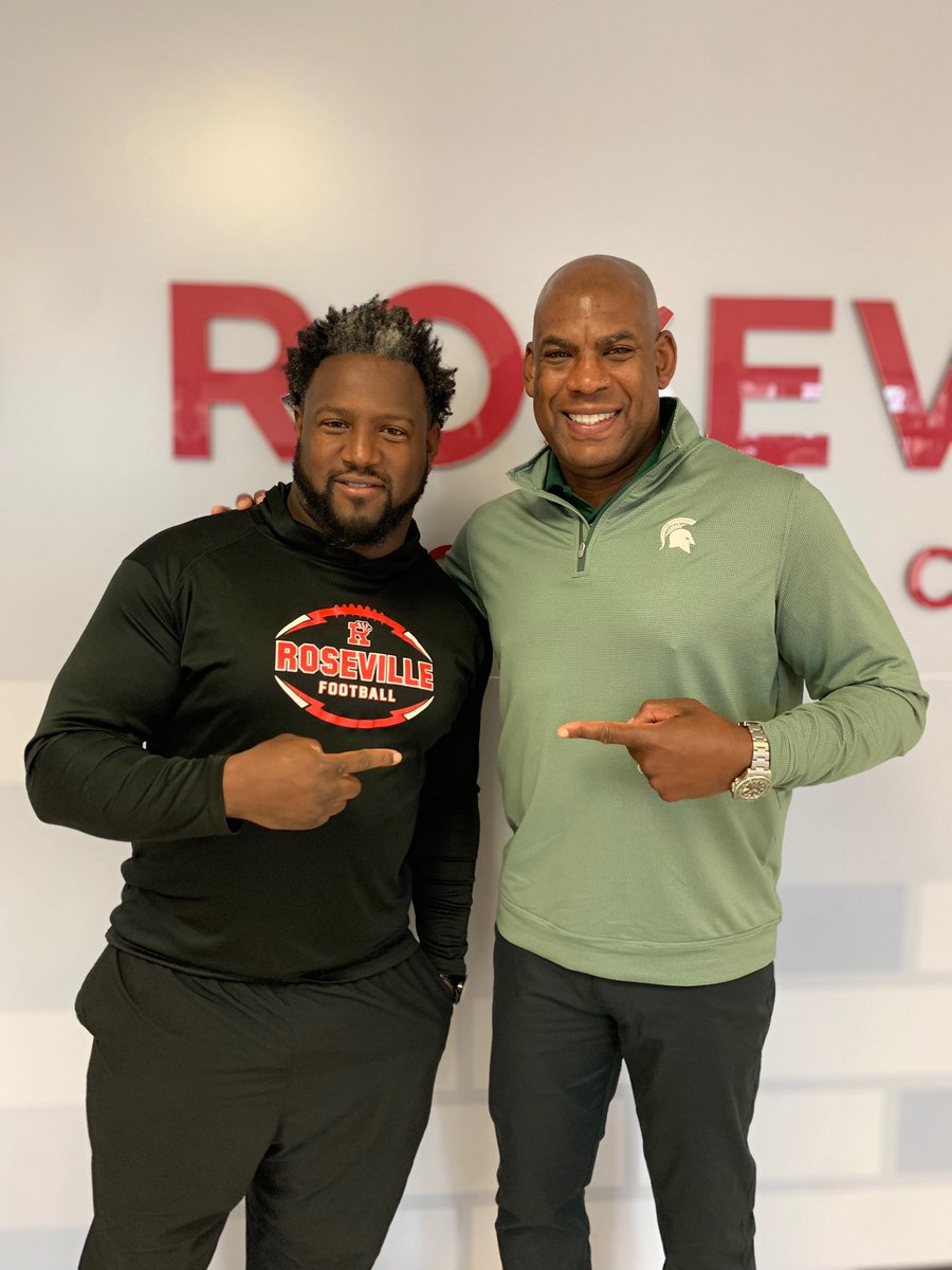 CoachSnowden's tweet photo. Thanks to the Big Ten Coach of the year @Coach_mtucker , his staff @CoachHawk_5 , @HarlonBarnett for spending some time at Roseville today. #UncommononCommon #ThenewNormal #RosevilleFootball https://t.co/iFGdn7xbdF