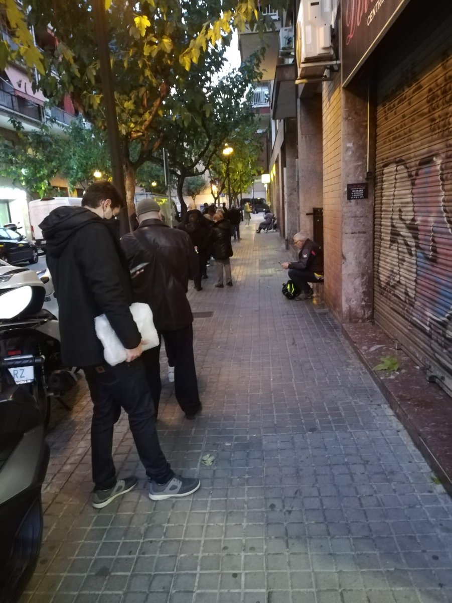 Ir a <a href="/CorreosAtiende/">CorreosAtiende</a> es una vergüenza. Colas de dos horas todos los días. a ver si hacemos los procesos más efectivos que tiene narices